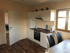 Fridge, oven, stovetop, dishwasher