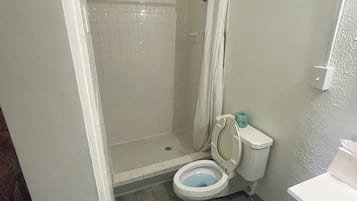 Standard Single Room | Bathroom | Shower, towels, toilet paper