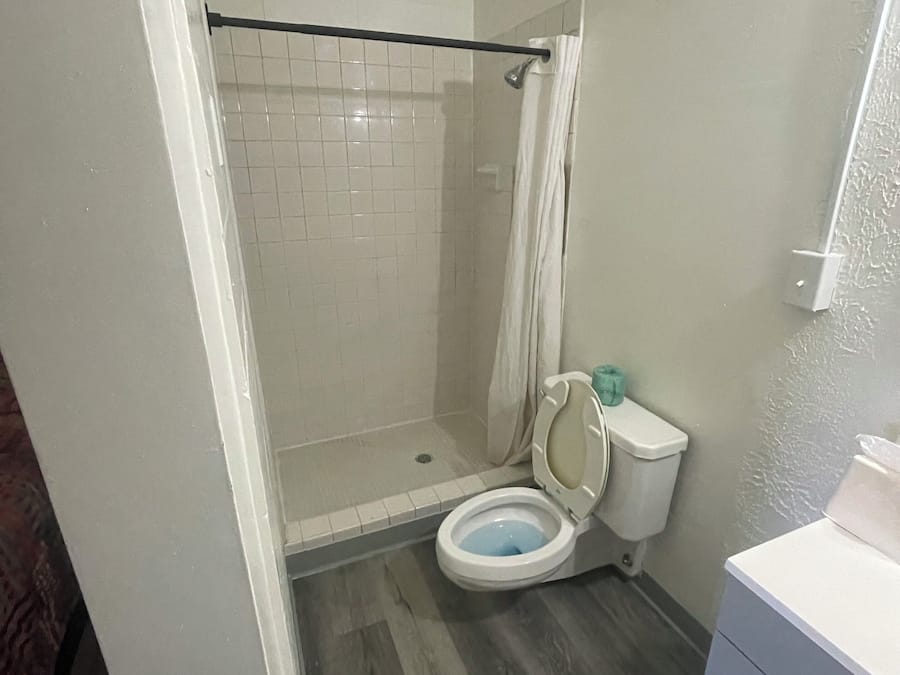 Standard Single Room | Bathroom | Shower, towels, toilet paper