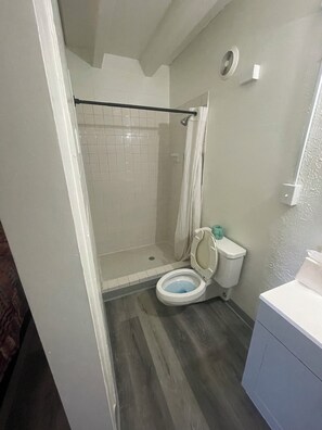 Standard Single Room | Bathroom | Shower, towels, toilet paper - Relax Inn (Indianapolis)
