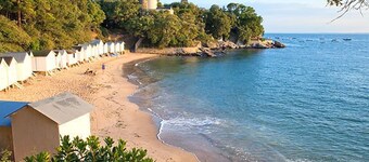Charming mezzanine studio, sleeps 3, near beach