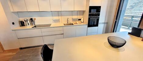 Refrigerador, microondas y lavavajillas