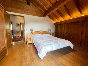 5 bedrooms, WiFi - Family chalet in Flumet, 8 sleeps, balconies and garden (Flumet)