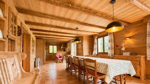 Dining - Family chalet in Flumet, 8 sleeps, balconies and garden (Flumet)