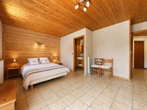 5 bedrooms, free WiFi