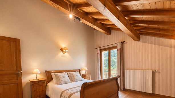 Room - Family chalet in Flumet, 8 sleeps, balconies and garden (Flumet)