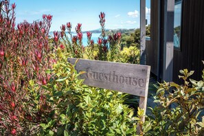 Exterior detail - Te Whau Retreat - Guest House (Waiheke Island)