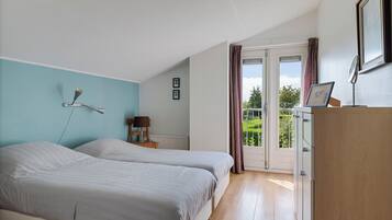 3 slaapkamers, een strijkplank/strijkijzer, wifi, beddengoed