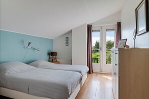 3 slaapkamers, een strijkplank/strijkijzer, wifi, beddengoed