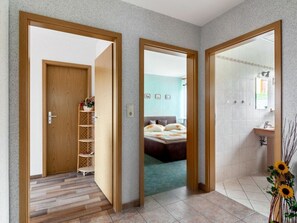 House | 1 bedroom, individually furnished