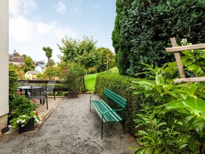 House | Outdoor dining