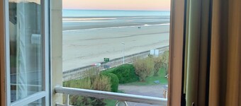 Breathtaking sea views, D-Day beaches at your feet, relaxation guaranteed!