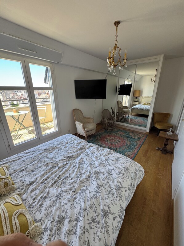 2 bedrooms, iron/ironing board, travel cot, WiFi
