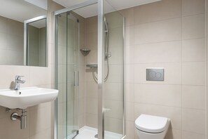 Douche, serviettes fournies