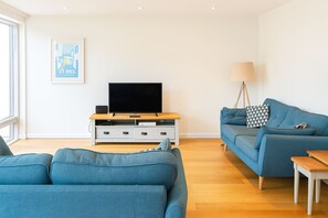 Téléviseur connecté, lecteur de DVD, chaîne audio