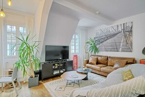 Smart-tv, tv-spel, dvd-spelare och böcker
