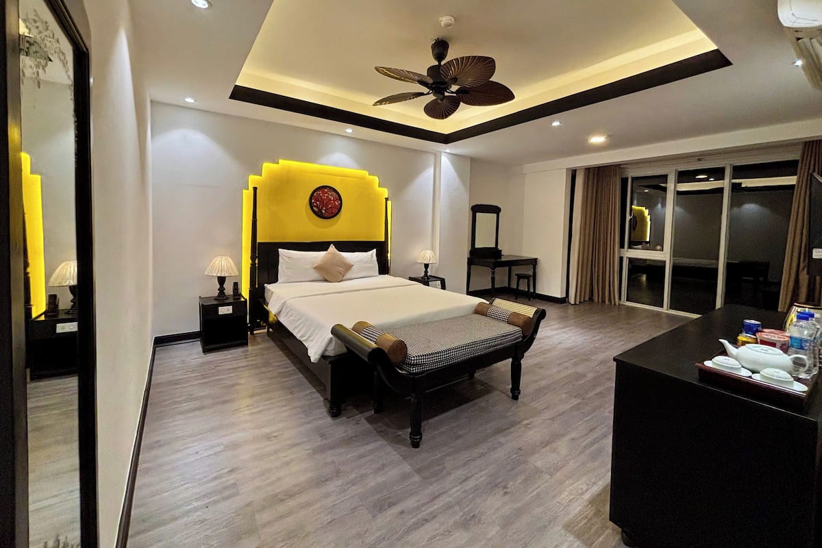 1 bedroom, desk, laptop workspace, free WiFi