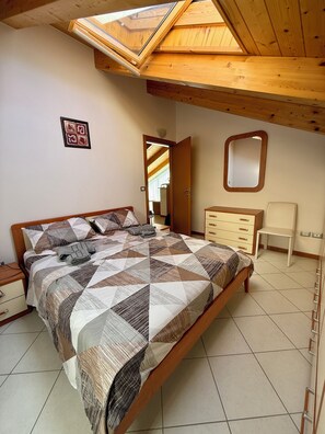 2 bedrooms, in-room safe, WiFi, bed sheets