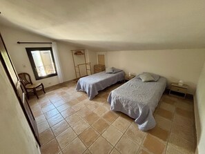 4 Schlafzimmer, Bügeleisen/Bügelbrett, Reisekinderbett, kostenloses WLAN