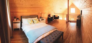 3 bedrooms, travel cot, free WiFi, bed sheets