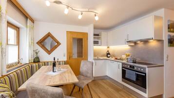 Ferienhaus | Eigene Küche | Kühlschrank, Mikrowelle, Ofen, Herdplatte