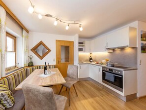 Hus | Eget kök | Kylskåp, mikrovågsugn, ugn och spishäll