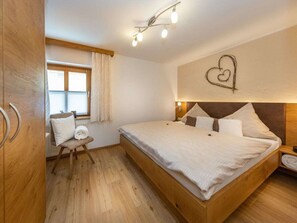 2 habitaciones, muebles diferentes y ropa de cama