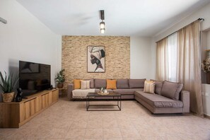 TV - Lythari Summer Villa (Αφάντου)