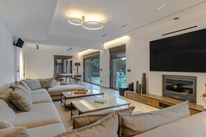 TV, stereo - Escape to Casadi Luxury Villa, a brand-new property in the area of Ialysos. (Ialisos)