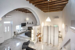 Interior - Welcome to Chrispa Villa, a beautifully renovated traditional home. (Afantou)