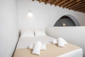 1 bedroom, iron/ironing board, free WiFi, bed sheets - Welcome to Chrispa Villa, a beautifully renovated traditional home. (Afantou)