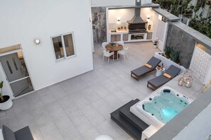 Terrace/patio - Welcome to Chrispa Villa, a beautifully renovated traditional home. (Afantou)