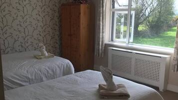 5 Schlafzimmer, Bügeleisen/Bügelbrett, kostenloses WLAN, Bettwäsche