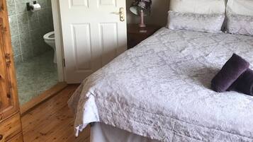 5 makuuhuonetta, silitysrauta/-lauta, ilmainen Wi-Fi, vuodevaatteet