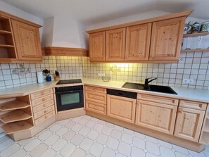 Oven, stovetop, dishwasher
