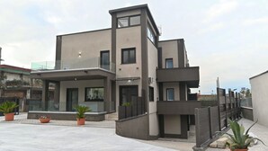 Ảnh chưa phân loại, 2 trong số 8 ảnh, nút