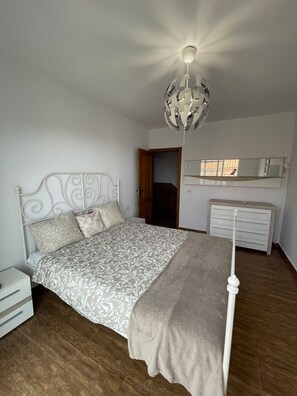 4 camere, ferro/asse da stiro, Wi-Fi, lenzuola