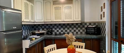 Fridge, oven, coffee/tea maker, cookware/dishes/utensils