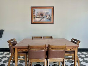 Dining - Historic Urban Sanctuary w/ Modern Flair & Parking (North Melbourne)
