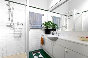 Shower, hair dryer, towels, soap - Historic Urban Sanctuary w/ Modern Flair & Parking (North Melbourne)