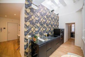 Geladeira, micro-ondas, fogão, cooktop