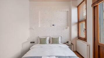 5 bedrooms, in-room safe, iron/ironing board, travel crib