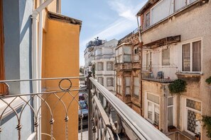 Property grounds - New 5-bedroom house for friends and families with WiFi, AC, near best hotspots (Istanbul)