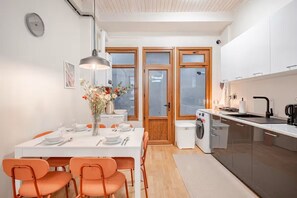 Refrigerador, microondas, parrilla de estufa y lavavajillas 