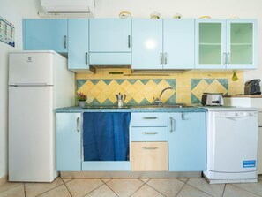 Mikrowelle, Ofen, Hochstuhl