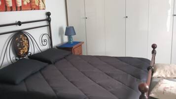 1 Schlafzimmer, Bügeleisen/Bügelbrett, Bettwäsche