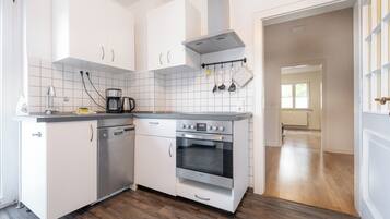 Comfort Condo, 2 Bedrooms, Balcony, Garden View | Private kitchen