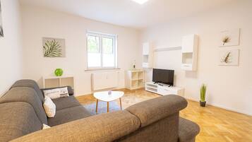 Comfort Condo, 2 Bedrooms, Balcony, Garden View | Living area