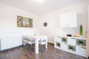 コンフォート コンドミニアム 2 ベッドルーム バルコニー ガーデンビュー | 専用キッチン | 電気ポット