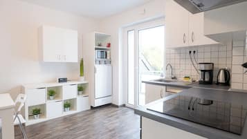 Comfort Condo, 2 Bedrooms, Balcony, Garden View | Private kitchen